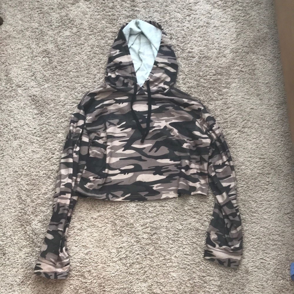 Camo Cropped Hoodie